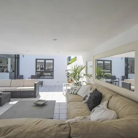 Casa de Férias Wunderbare Mit Gartenterrasse Und Pool Sowie Balkonen Direkt Neben Dem Golfplatz