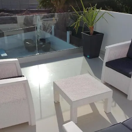 Wunderbare Mit Gartenterrasse Und Pool Sowie Balkonen Direkt Neben Dem Golfplatz Casa de Férias *